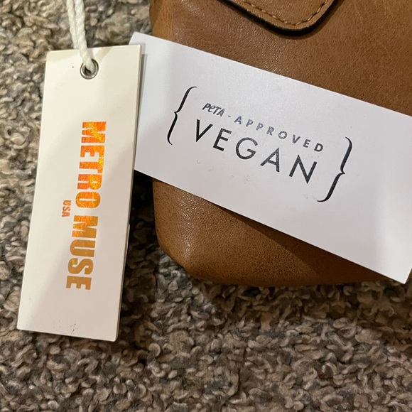 Metro Muse tan clutch purse vegan - Picture 3 of 3